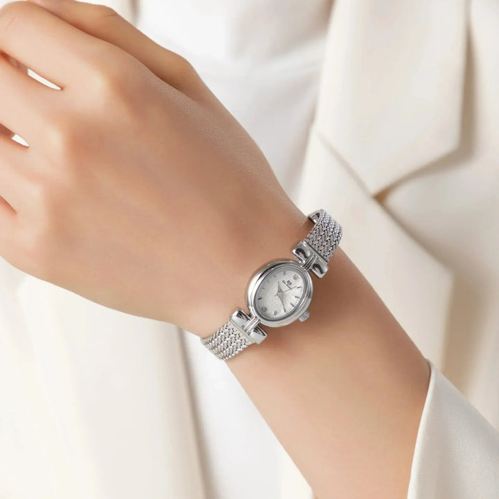 Amalie | Minimalistische Uhr im schlichten Stil