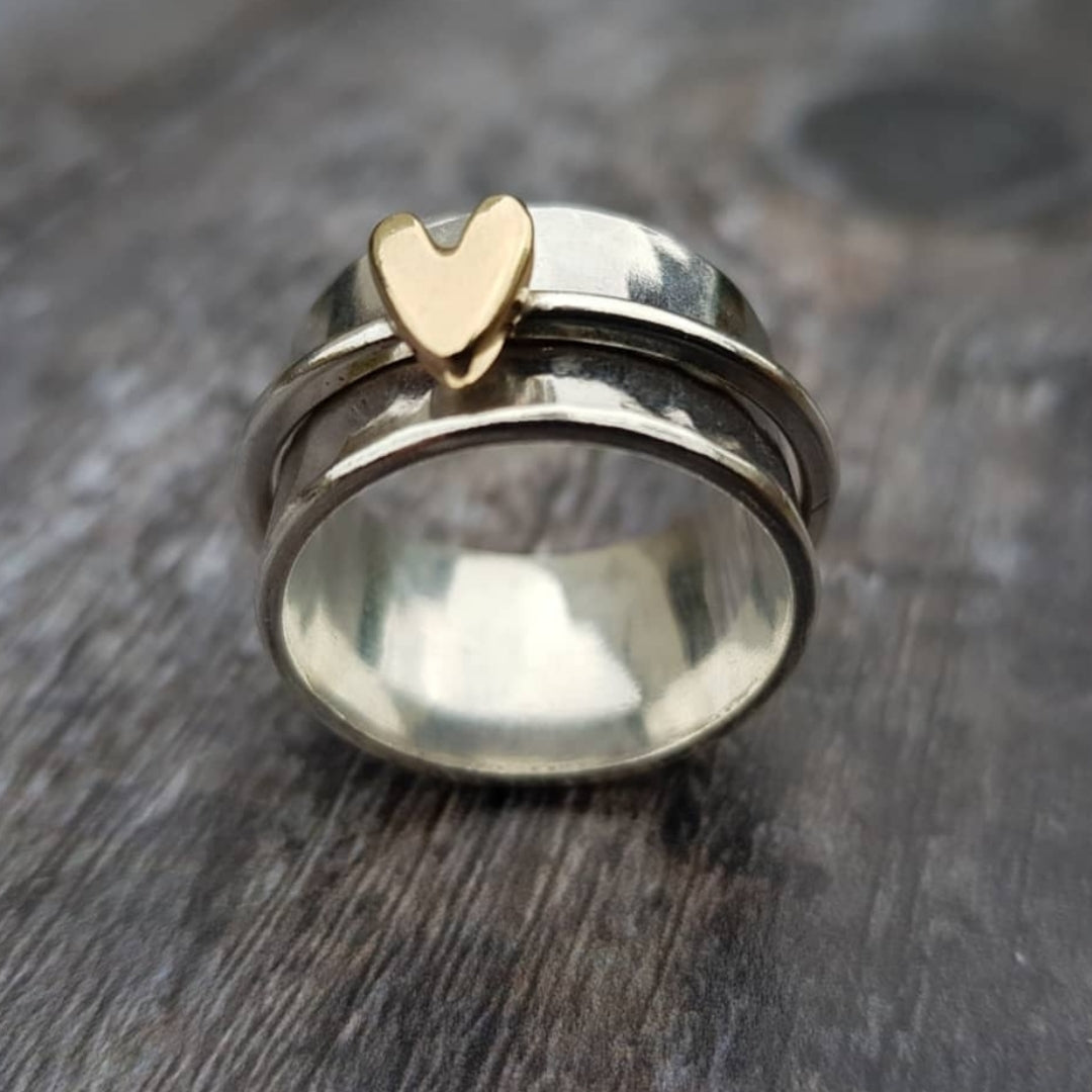 Goldring mit Herzdesign