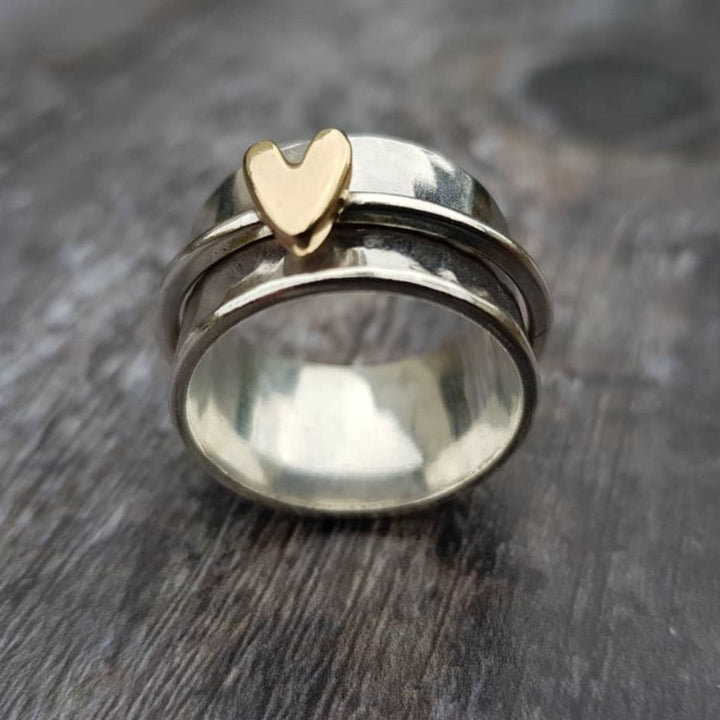 Goldring mit Herzdesign
