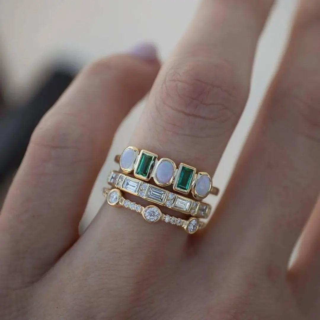 Vintage-Ring (mit weissem und grünem Opal)