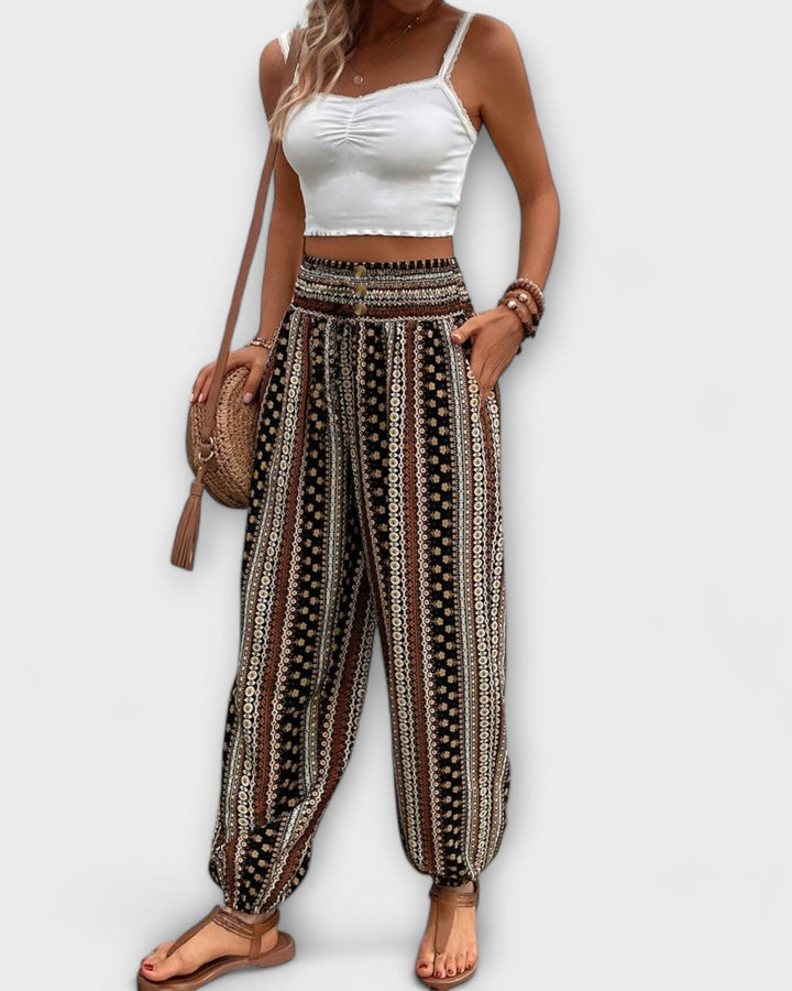 Stoffhose im Ethno-Stil
