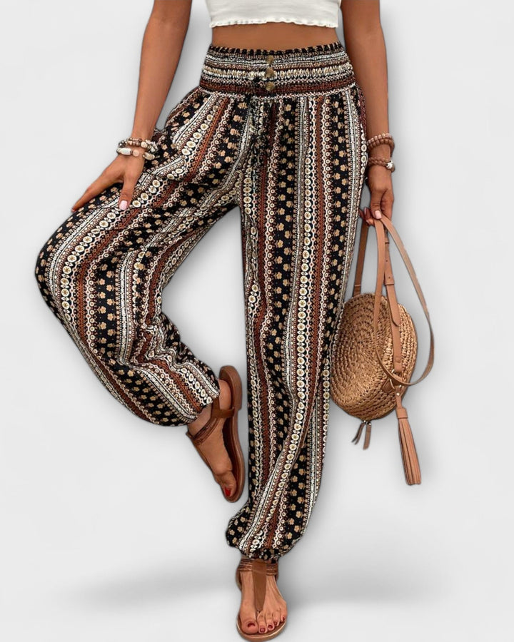 Stoffhose im Ethno-Stil