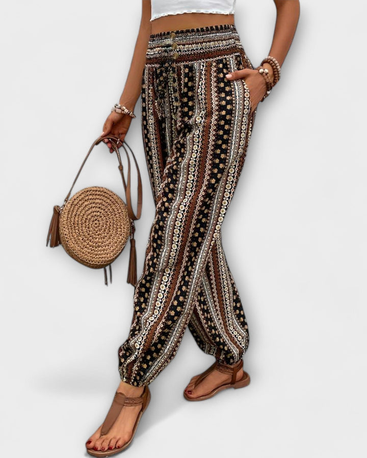 Stoffhose im Ethno-Stil