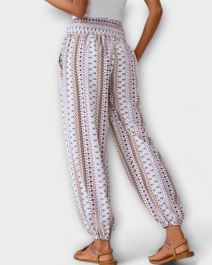 Stoffhose im Ethno-Stil