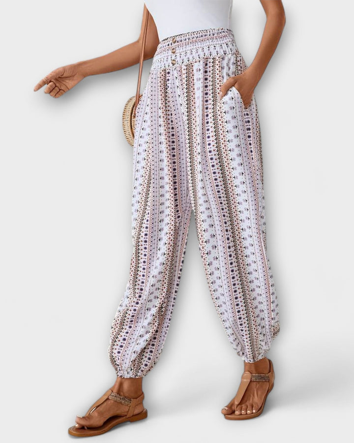Stoffhose im Ethno-Stil