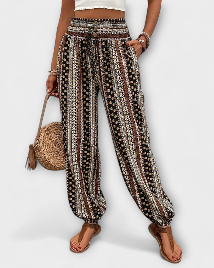 Stoffhose im Ethno-Stil