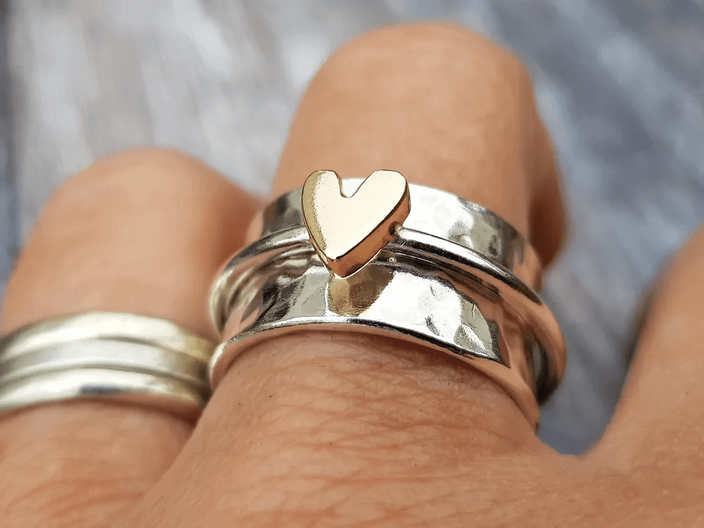 Goldring mit Herzdesign
