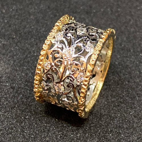 Klassischer Ring mit Zirkonia