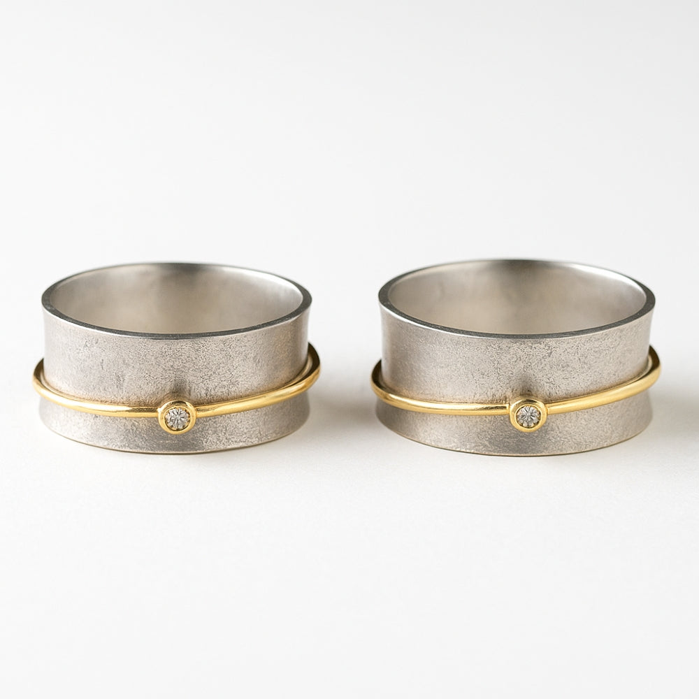 Ring mit abstraktem Design