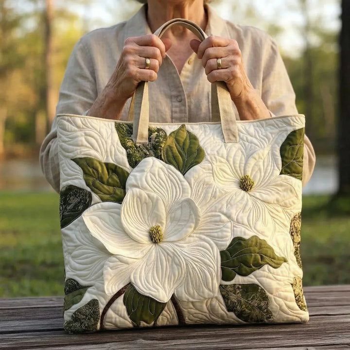 Gesteppte Handwerkstasche – Elegante weisse Lilie