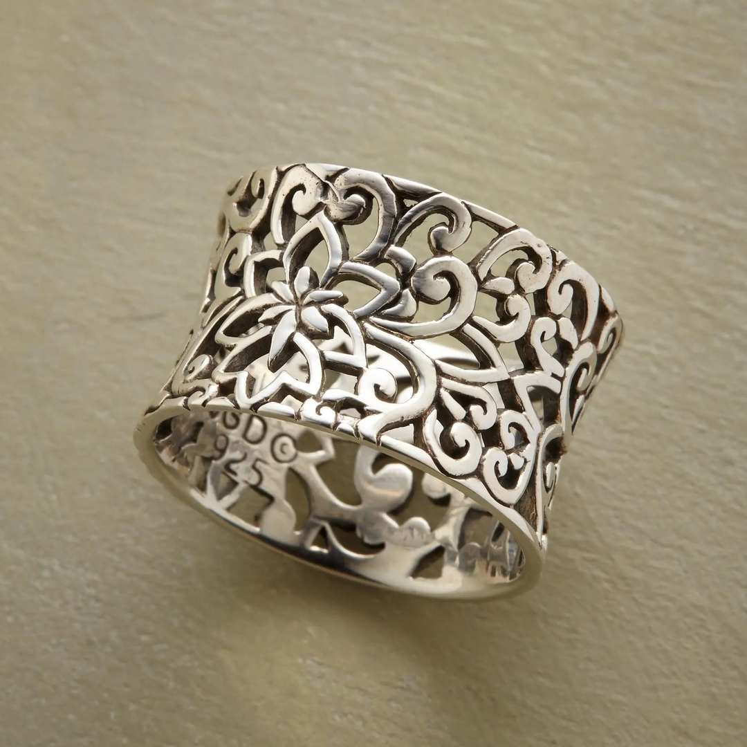 Ring im Antik-Stil