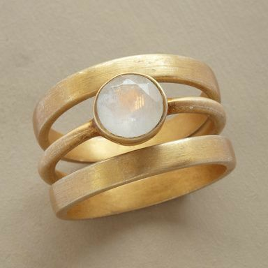 Vintage-Goldring mit Mondstein-Design