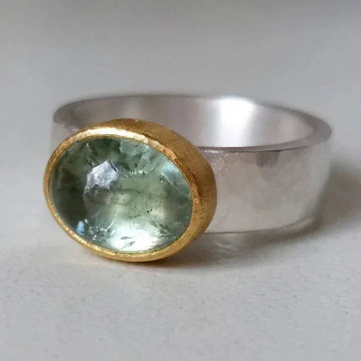 Einzigartiger handgefertigter grüner Vintage-Ring