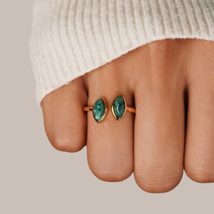 Eleganter grüner Ring