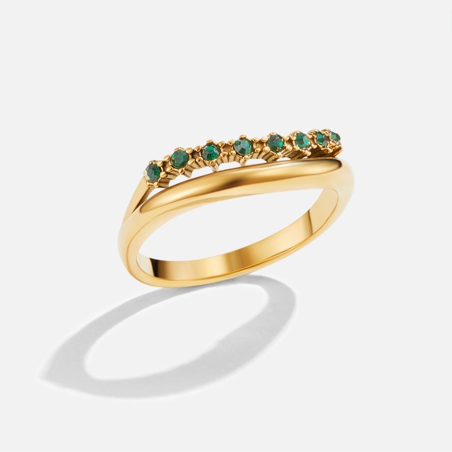 Ring mit smaragdgrünem Design