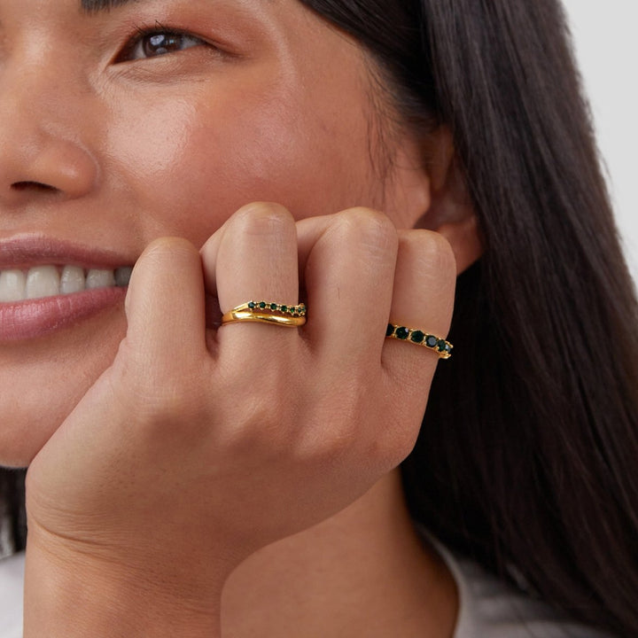 Ring mit smaragdgrünem Design