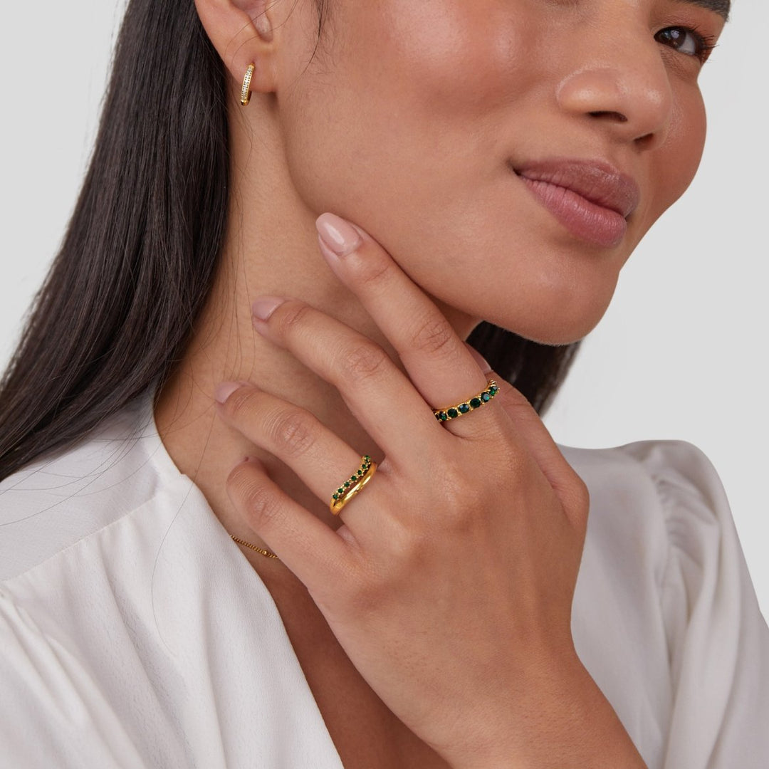 Ring mit smaragdgrünem Design